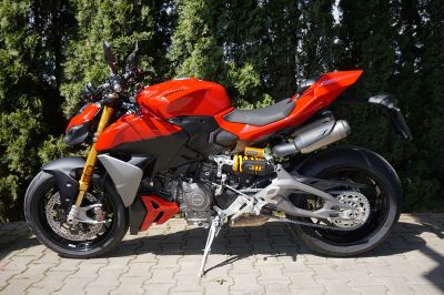 Ducati Streetfighter V2S}