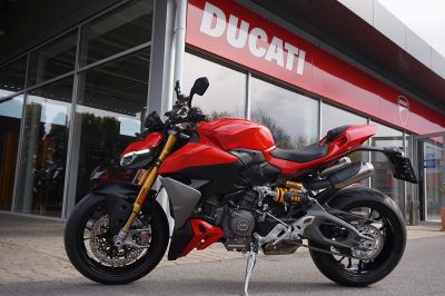 Ducati Streetfighter V2S}