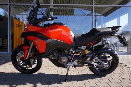 Ducati Multistrada V2S / Day}