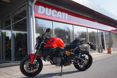 Ducati Monster 896}