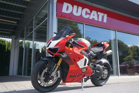 Ducati Panigale V4 R}