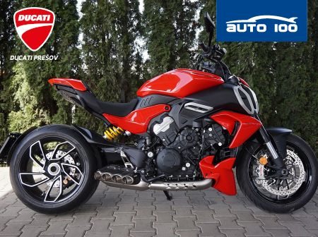 Ducati Diavel V4 red / Day