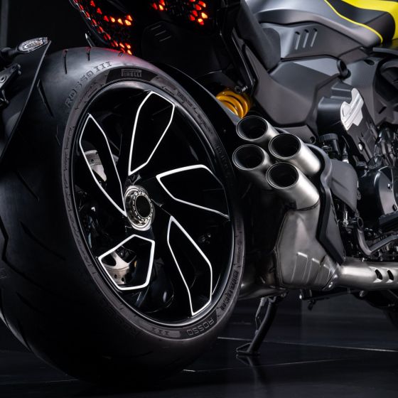 Diavel V4