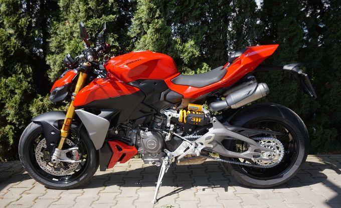 Ducati Streetfighter V2S