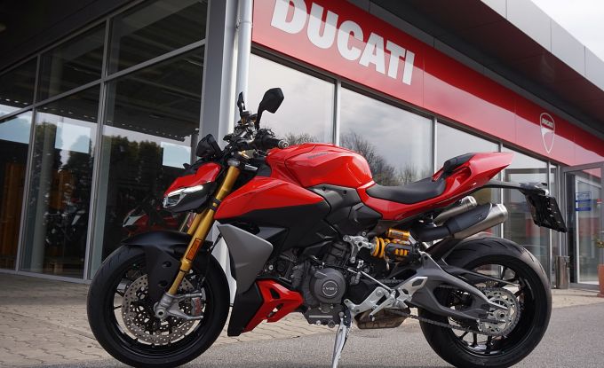 Ducati Streetfighter V2S