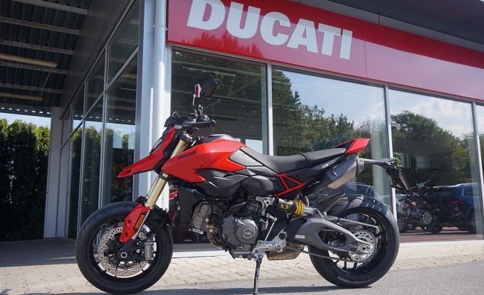 Ducati Hypermotard V2 RED