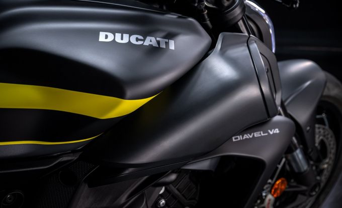 Diavel V4