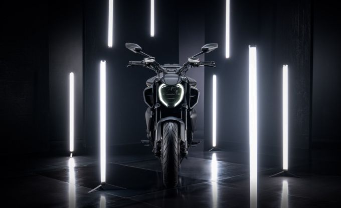 Diavel V4