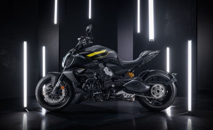 Diavel V4
