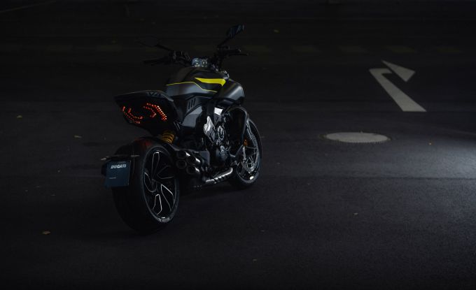 Diavel V4
