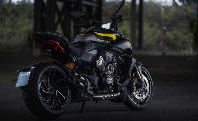 Diavel V4