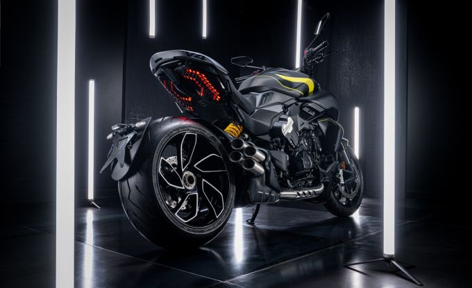 Diavel V4