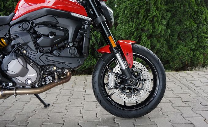 Ducati Monster červený
