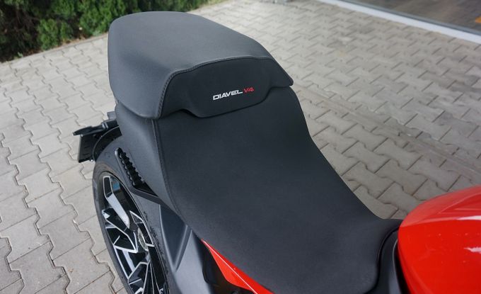 Ducati Diavel V4 red  Akrapovic