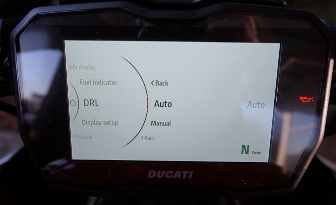 Ducati Diavel V4 red / Day