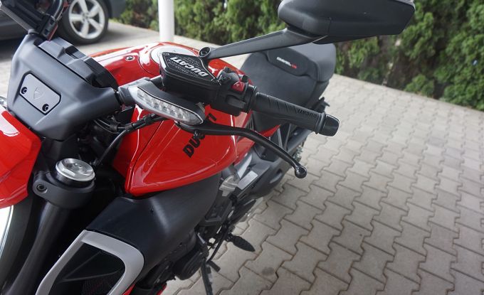 Ducati Diavel V4 red  Akrapovic