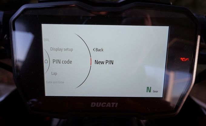 Ducati Diavel V4 red / Day