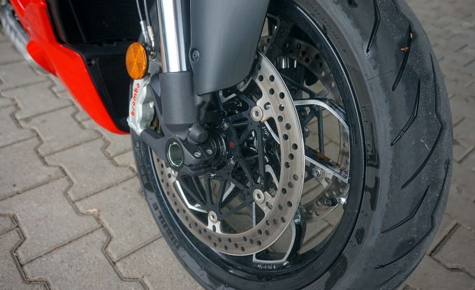 Ducati Diavel V4 red  Akrapovic