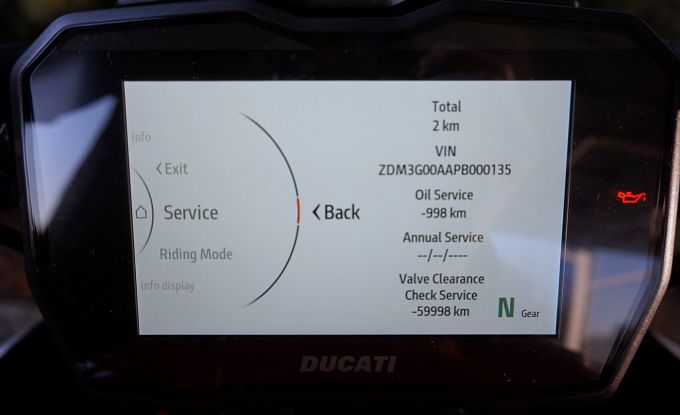 Ducati Diavel V4 red / Day