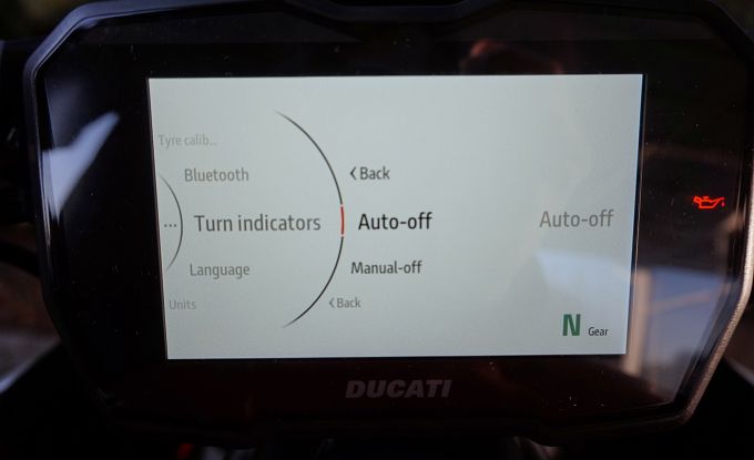 Ducati Diavel V4 red / Day