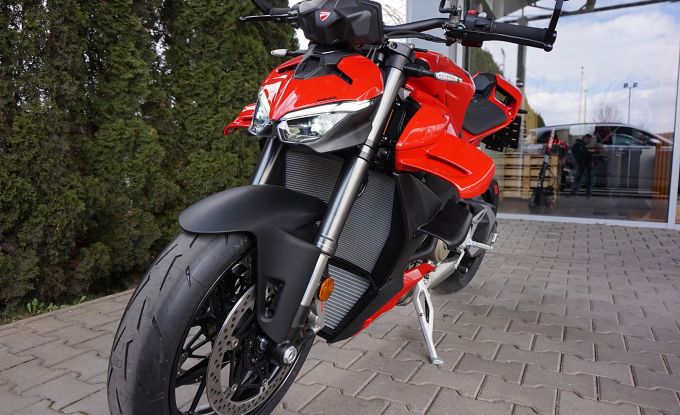 Ducati Streetfighter V4