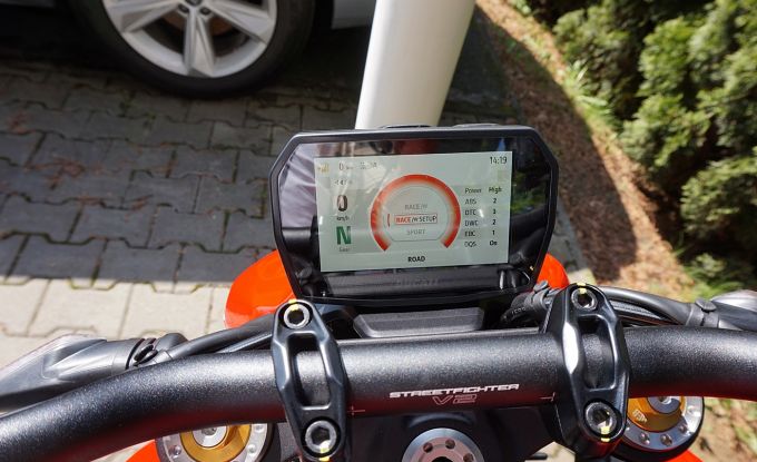 Ducati Streetfighter V2S