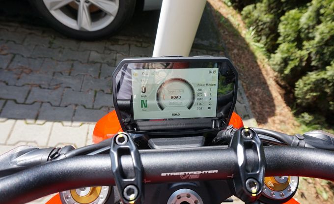 Ducati Streetfighter V2S