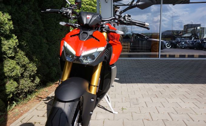 Ducati Streetfighter V2S