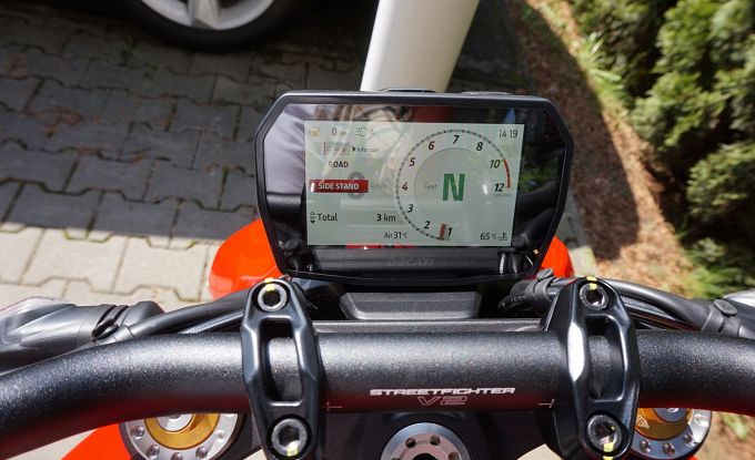 Ducati Streetfighter V2S
