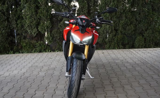 Ducati Streetfighter V2S