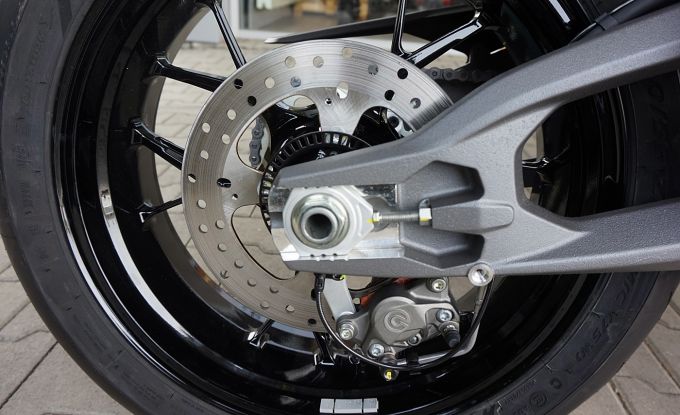 Ducati Streetfighter V2S