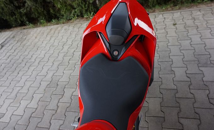 Ducati Streetfighter V2S