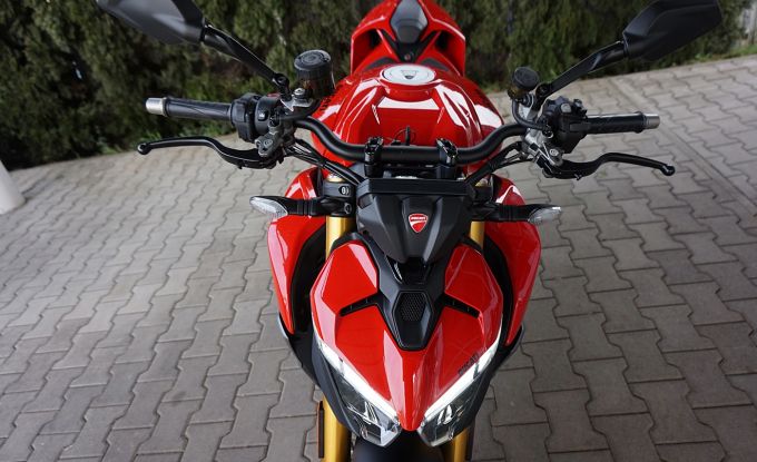 Ducati Streetfighter V2S