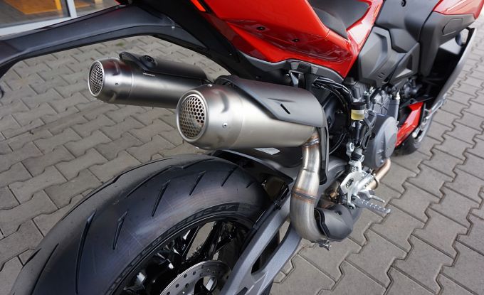 Ducati Streetfighter V2S