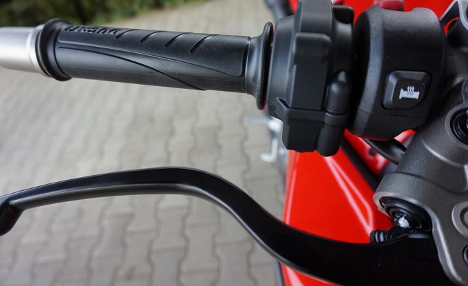 Ducati Streetfighter V2S