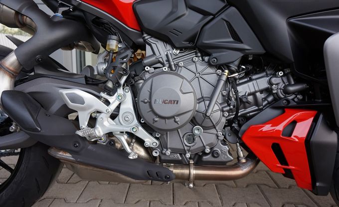 Ducati Streetfighter V2S