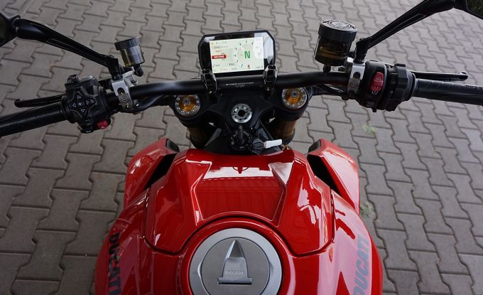 Ducati Streetfighter V2S