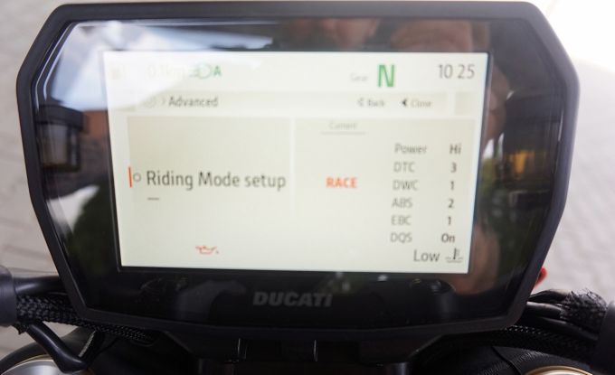 Ducati Hypermotard V2 RED