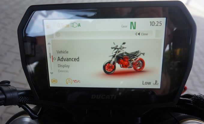 Ducati Hypermotard V2 RED