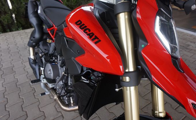 Ducati Hypermotard V2 RED