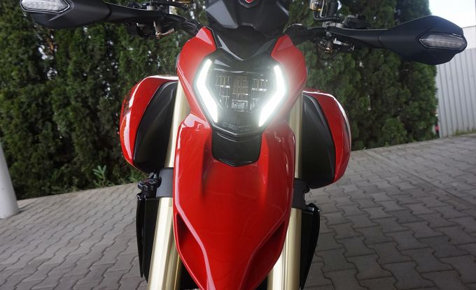 Ducati Hypermotard V2 RED