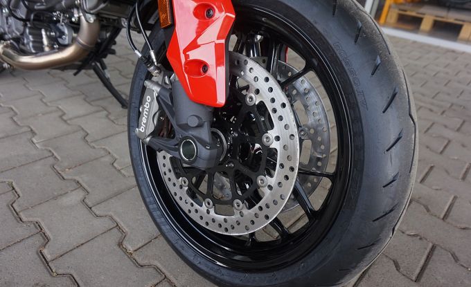 Ducati Hypermotard V2 RED