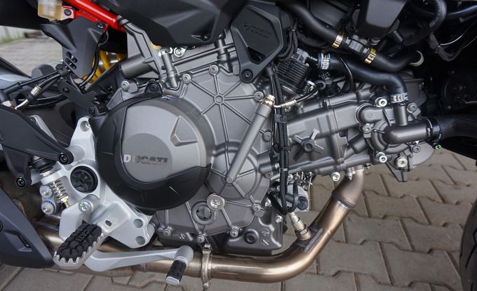 Ducati Hypermotard V2 RED