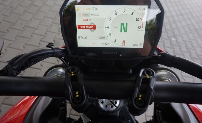 Ducati Hypermotard V2 RED