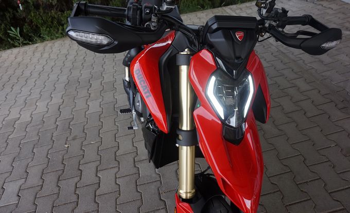 Ducati Hypermotard V2 RED