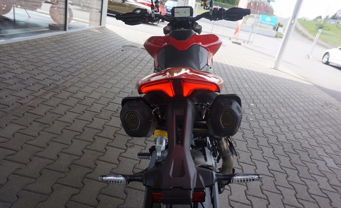 Ducati Hypermotard V2 RED