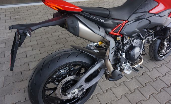 Ducati Hypermotard V2 RED