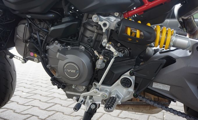 Ducati Hypermotard V2 RED
