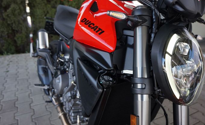 Ducati Monster 896