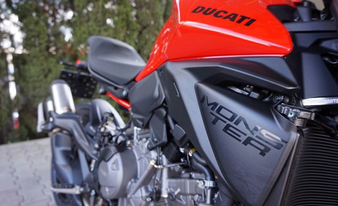 Ducati Monster 896
